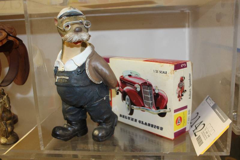 lot 2142 image: Lot of (2) 125 Scale Plastic Model Kit, Ceramic Seal Figurine