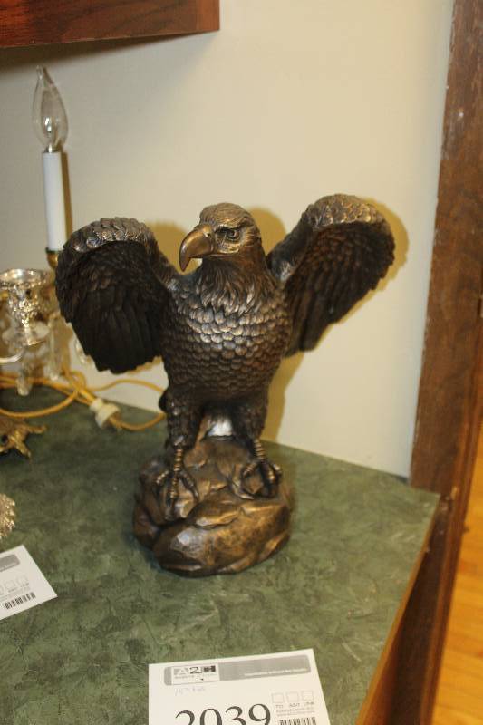 lot 2039 image: Eagle Statue