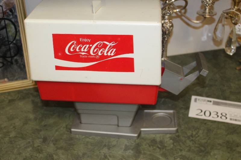 lot 2037 image: Coca Cola Table Decoration