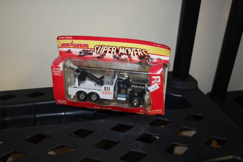 lot 2102 image: Majorette Super Movers Tow Truck