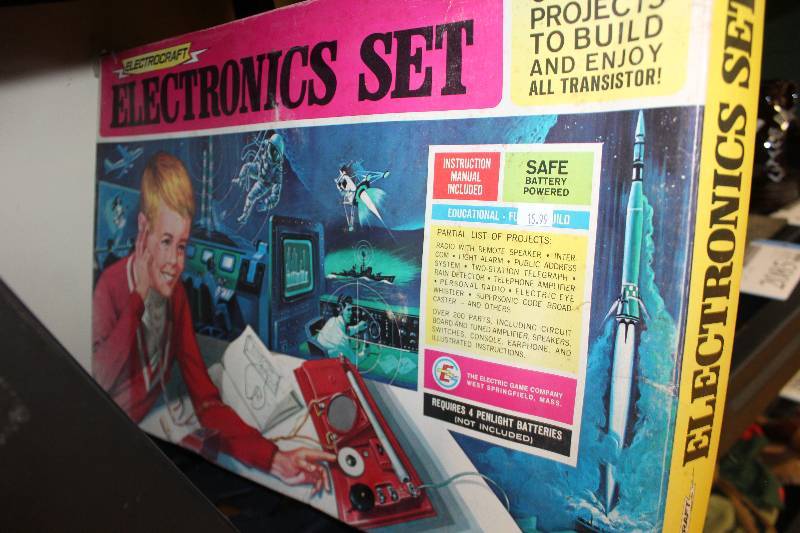 lot 2095 image: Electrocraft Electronics Set