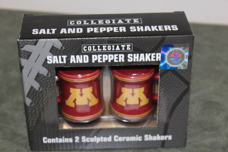 lot 2111 image: Minnesotae Gopher Football Salt & Pepper Shaker Set