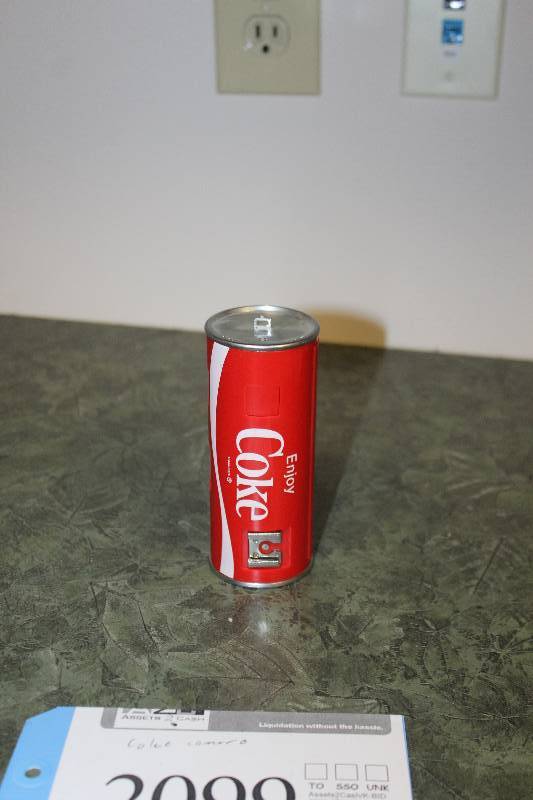 lot 2099 image: Cocal Cola Camera
