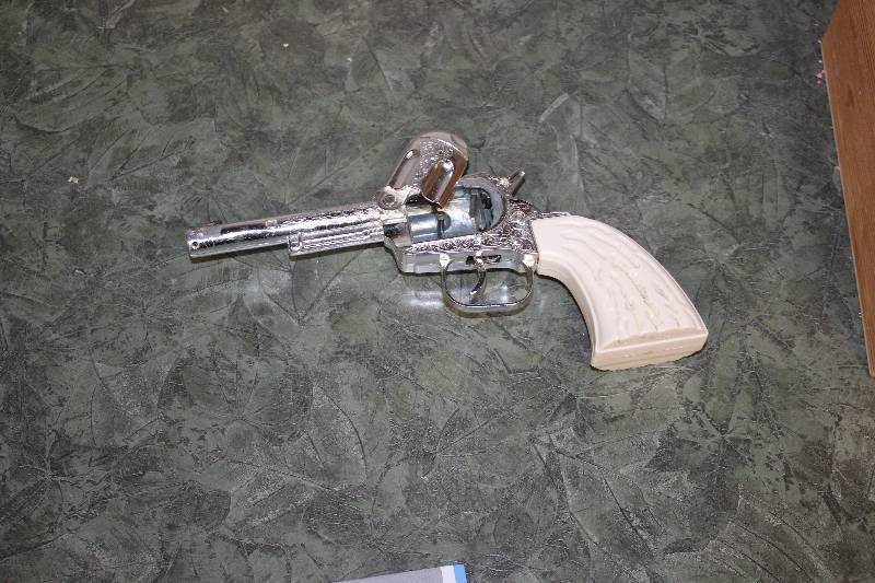 lot 2101 image: Snap Cap Toy Gun
