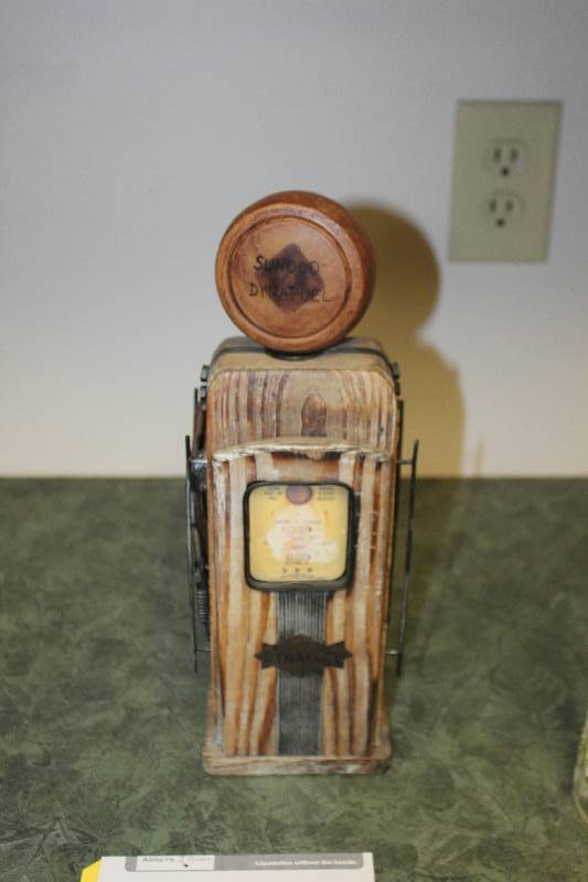 lot 2113 image: Wood Carved Sunoco Gas Pump