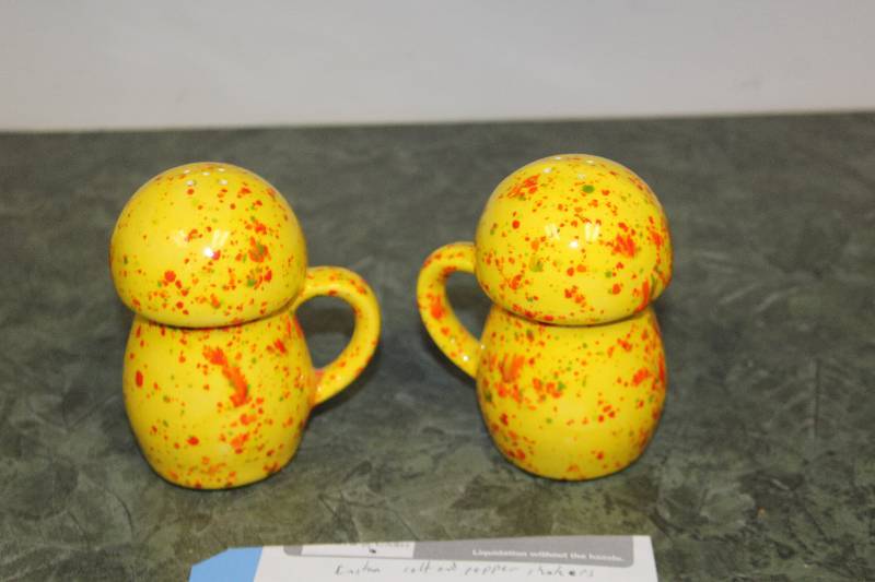 lot 2076 image: Custom Salt & Pepper Shakers