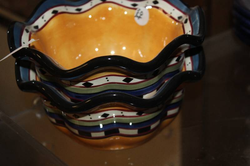lot 2292 image: Lot of (2) Tabletops Argentina Hand Painted & Hand Crafted Ceramic Bowls