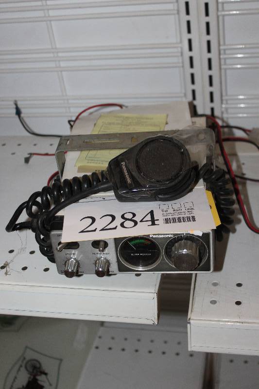 lot 2284 image: Panasonic 23-Channel Citizens Band Radio w Operating Instructions