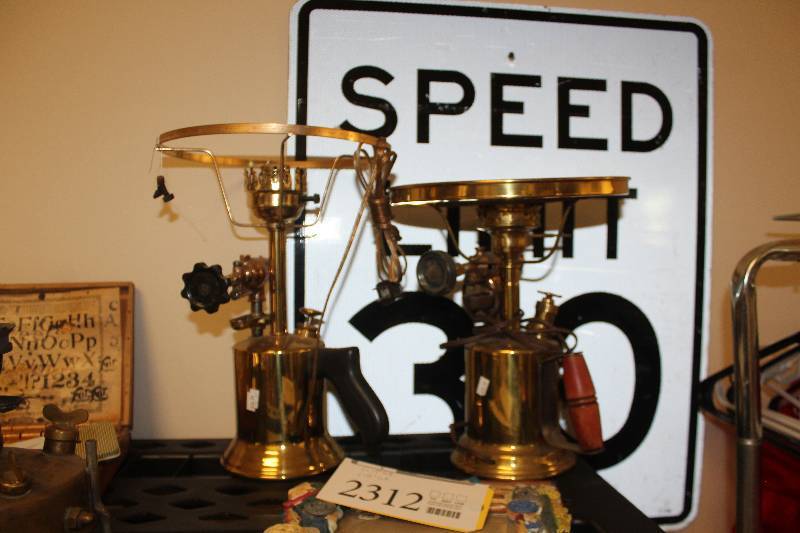 lot 2312 image: Lot of (2) Table Lamps