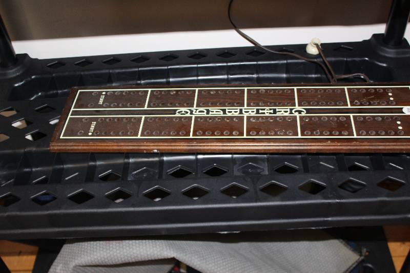 lot 2305 image: Cribbage Board