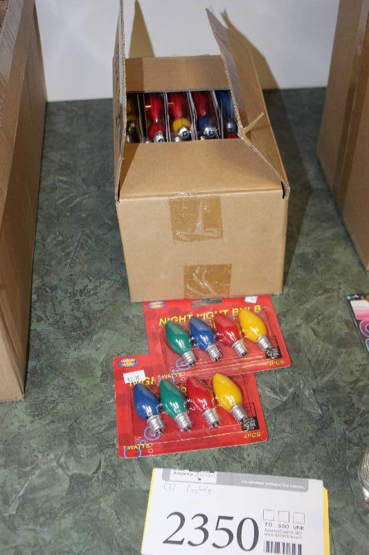 lot 2350 image: Lot of (3) Outdoor Holiday Lights
