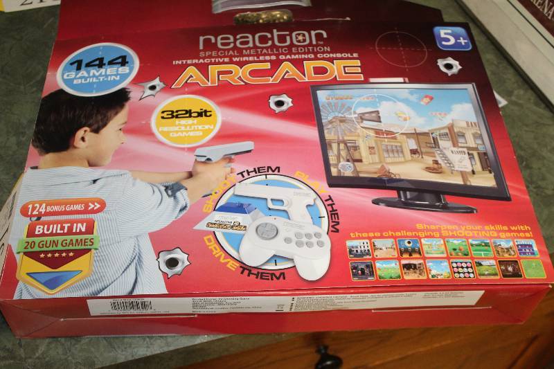 lot 2331 image: Reactor Arcade 32-bit Interactive Wireless Gaming Console