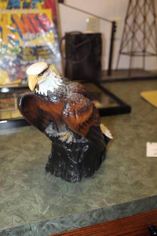 lot 2358 image: Bald Eagle Figurine