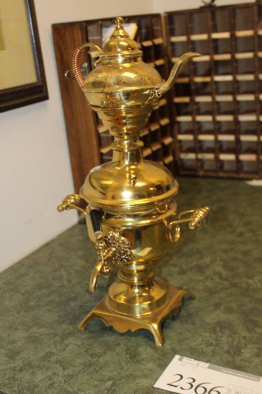 lot 2366 image: Gold Tropy