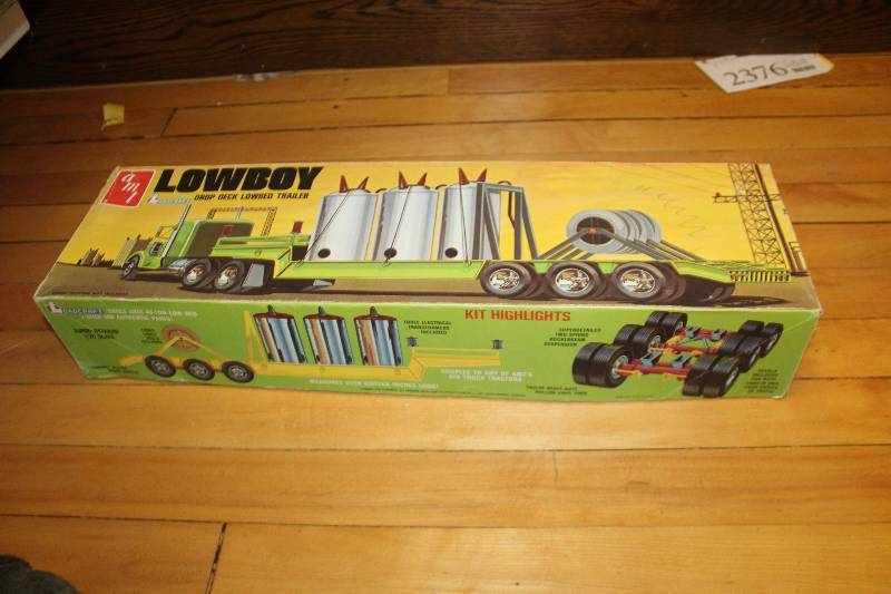 lot 2398 image: AMT 125 Loadcraft Drop Deck Lowbed Trailer Scale Plastic Model Kit