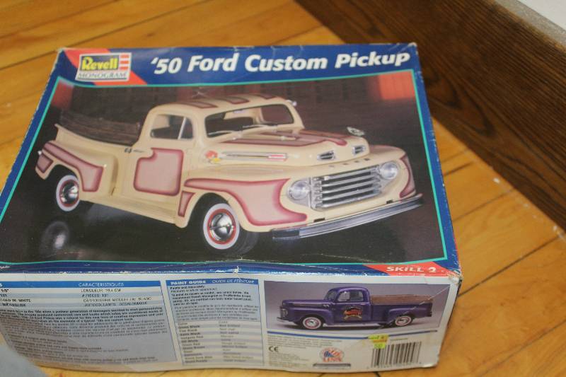 lot 2384 image: Revell 125 1950 Ford Custom Pickup Scale Plastic Model Kit