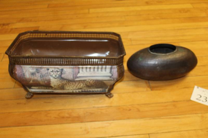 lot 2382 image: Lot of (2) Decorative Table Art
