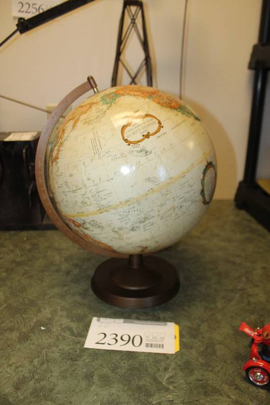 lot 2390 image: Replogle World Globe