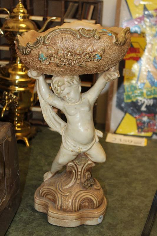 lot 2393 image: Angel Table Decoration