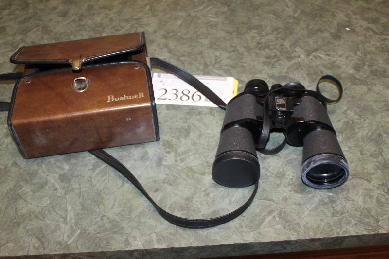 lot 2386 image: Bushnell Binoculars w Case
