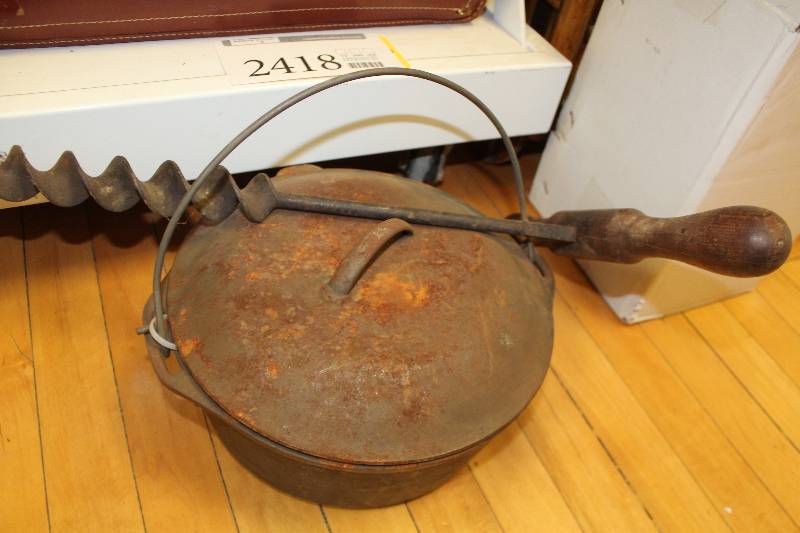 lot 2422 image: Lot of (2) Metal Pot w Lid, Metal Ice Auger