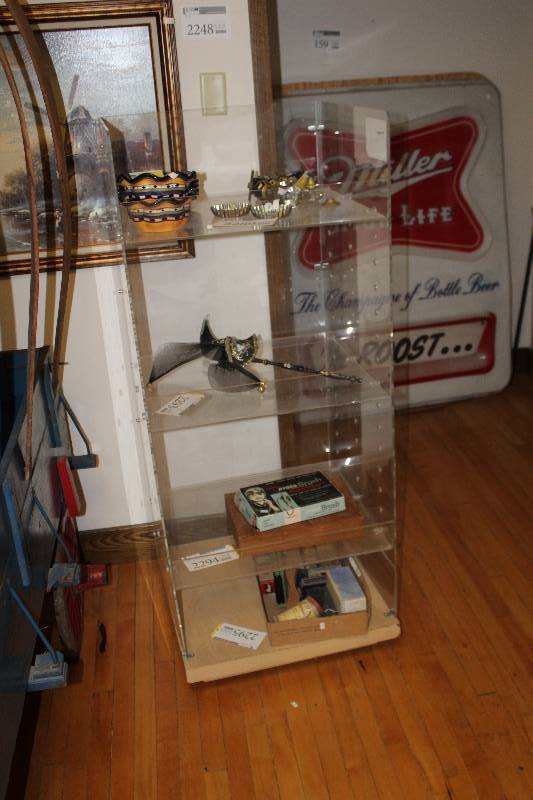 lot 1991 image: Glass 4-Shelf Display Case