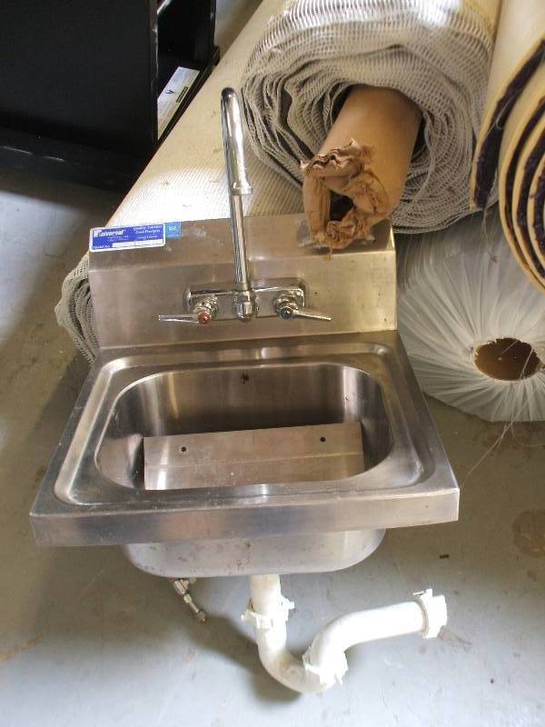 STAINLESS STEEL SINK