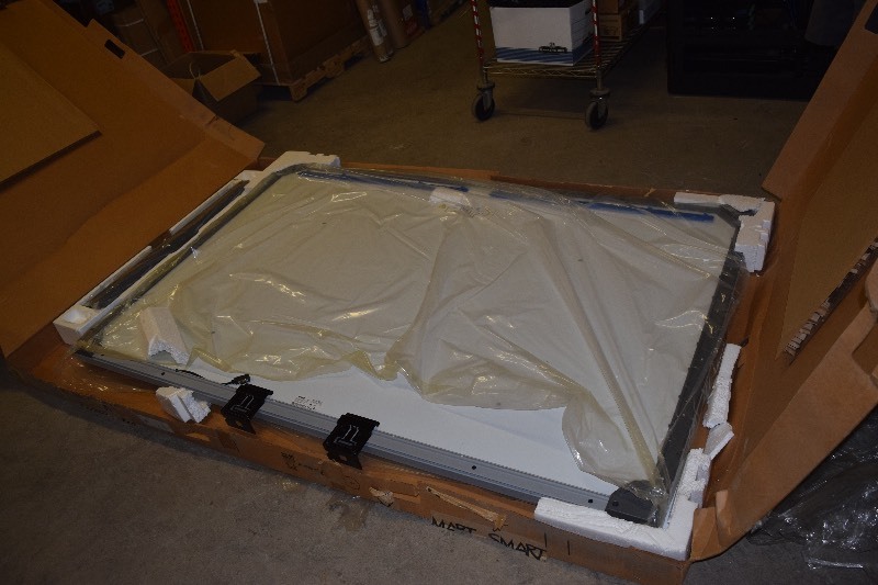 lot 14 image: SmartBoard Smart Board SBX-855 Touchscreen Electronic Whiteboard with Pen Tray