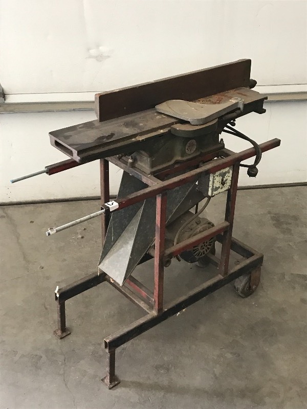 lot 3 image: Delta Cast Iron 4 Planer With Roll...