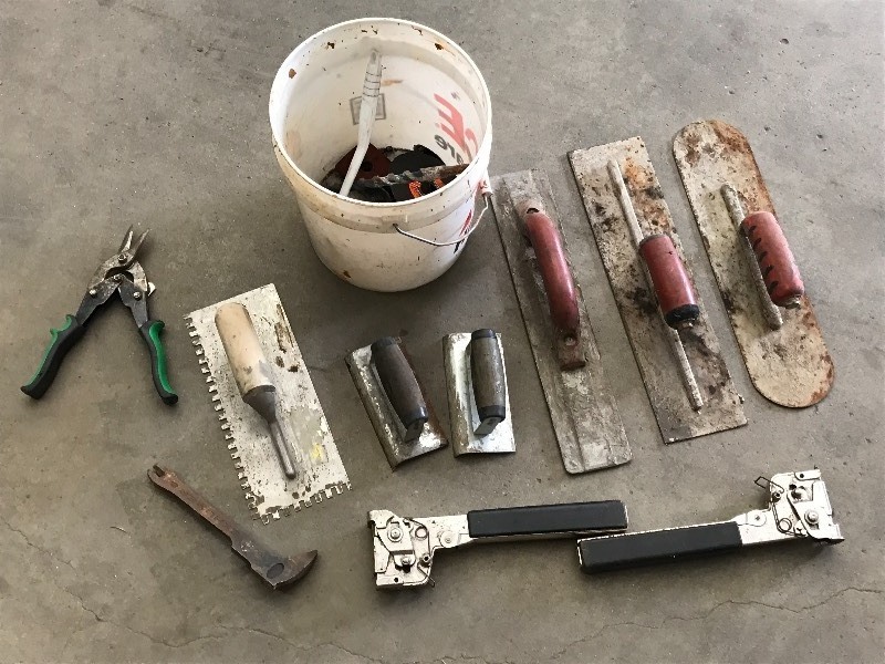 lot 4 image: Bucket Of Assorted Hand & Concrete ...