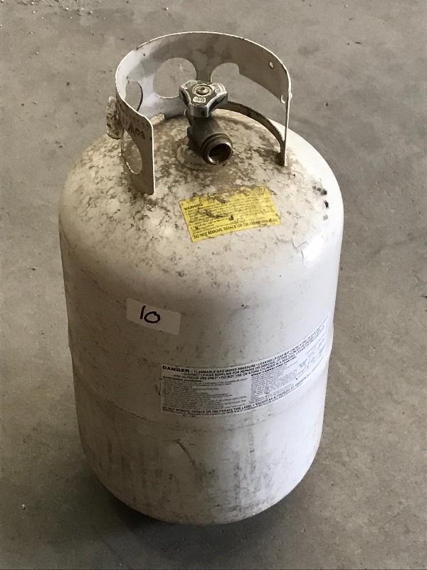 lot 10 image: 30# LP Tank ...