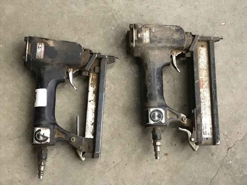 lot 28 image: (2) Campbell Hausfeld Pneumatic Bra...