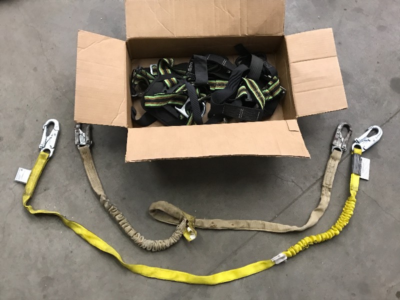 lot 33 image: Roof Fall-Arrest Harness & Straps ...