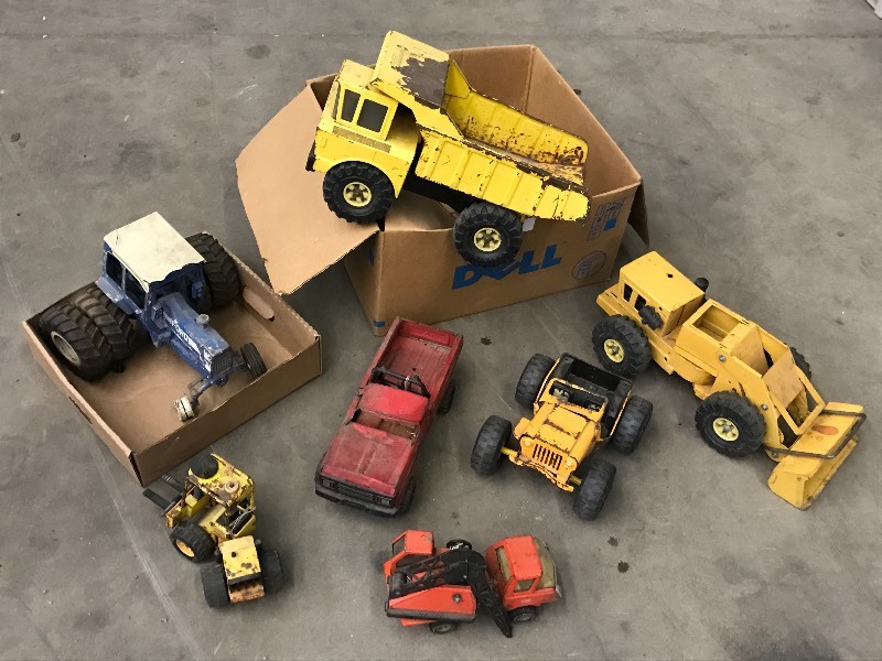 lot 39 image: Lot Of Assorted Vintage Steel Toys,...