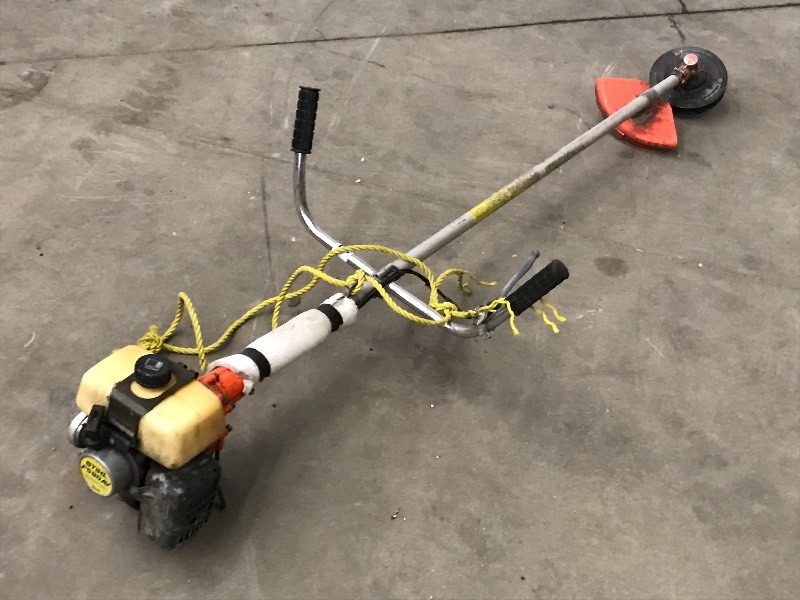lot 73 image: Stihl FS90AV High WedsBruch Trimme...