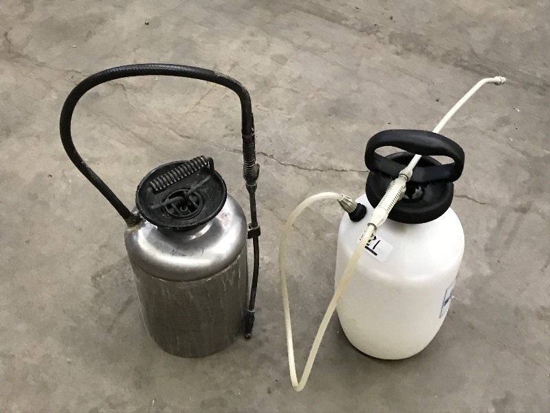 lot 81 image: Lot Of (2) 2-Gallon Pump Sprayers ...