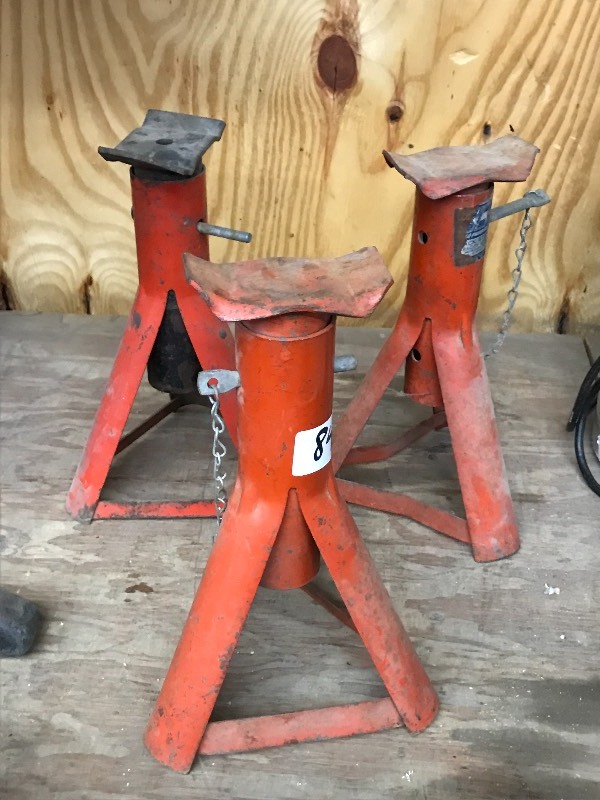 lot 84 image: Lot Of (3) 4000# Jack Stands ...