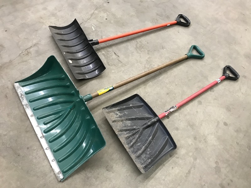 lot 89 image: Lot Of (3) Snow Shovels ...