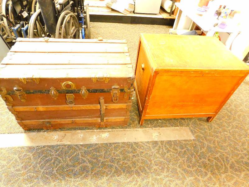 lot 5 image: Toy Chest and Vintage Trunk