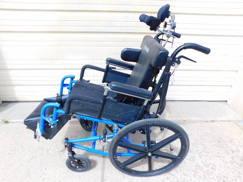 lot 7 image: Quickie Wheelchair