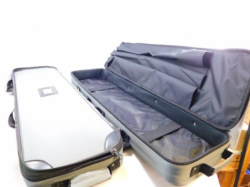 lot 9 image: HardSoft zippered travel bags