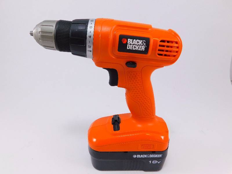 lot 14 image: Black  Decker 18 Volt Cordless Drill wout charger - Tested, works
