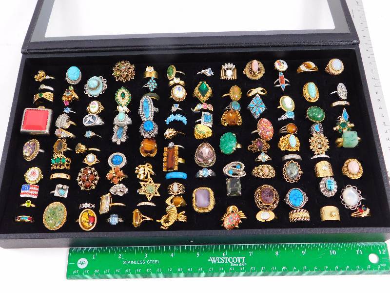 lot 28 image: Lot of (114) Rings