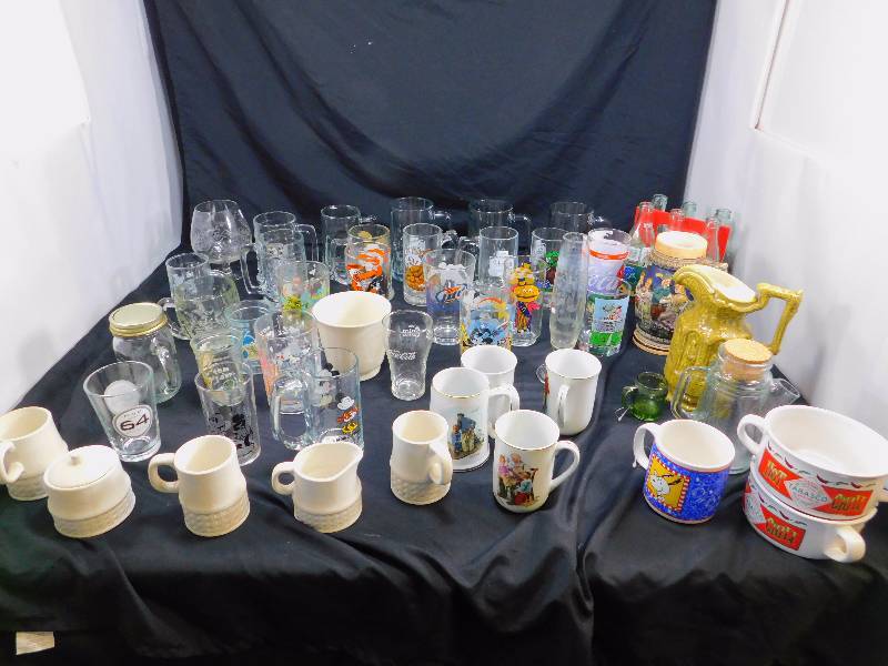 lot 31 image: Lot of Glasses