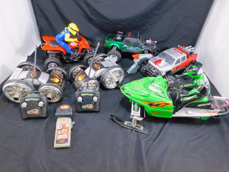lot 33 image: Lot of Remote Control Vehicles