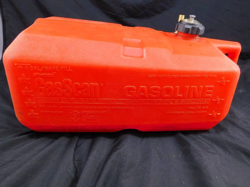 lot 36 image: 6 Gal Gas Tank for Boat