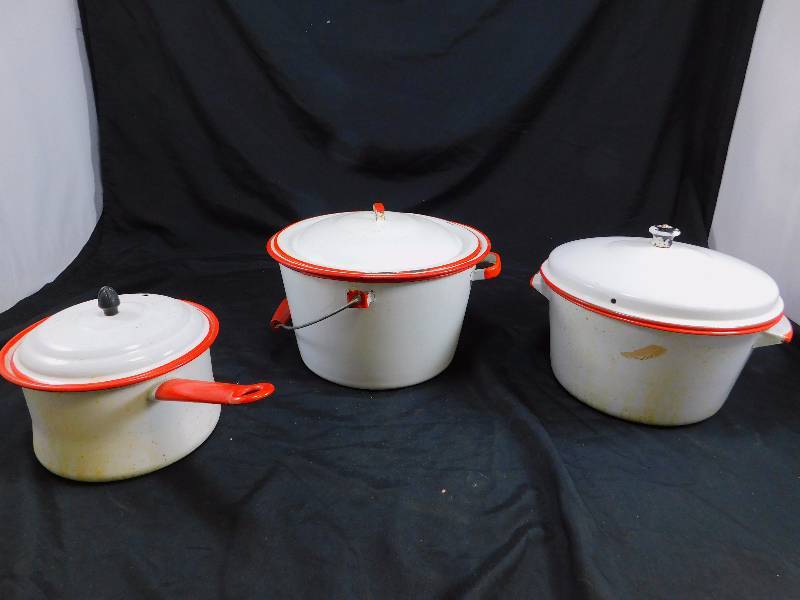 lot 42 image: Vintage White wRed Trim Enamelware PotsPans
