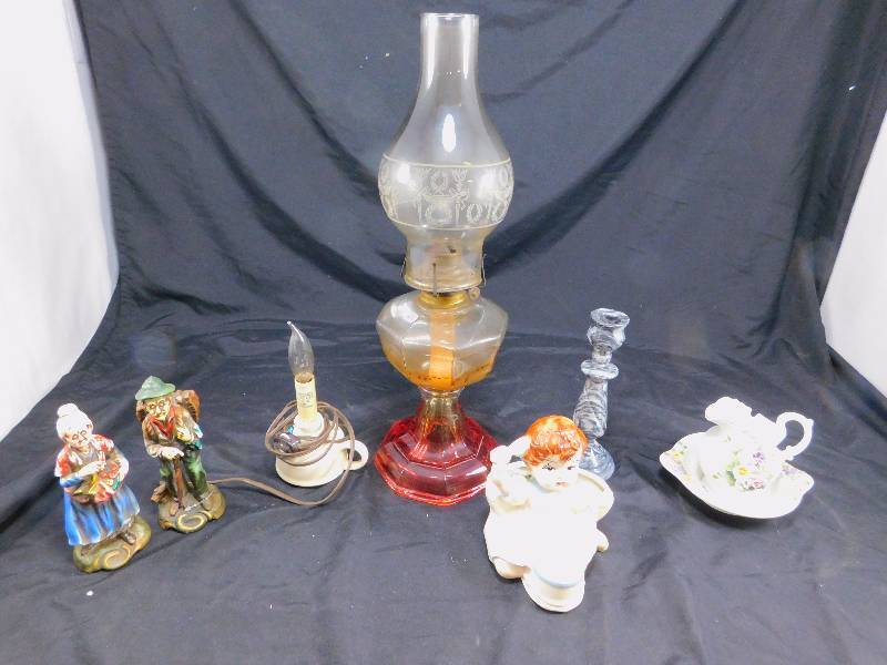 lot 43 image: Lot of Vintage Glass & Ceramic Items