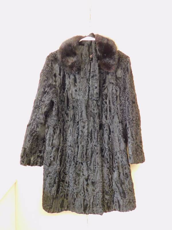 lot 51 image: Real Fur Coat