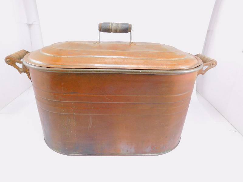 lot 55 image: Vintage Copper Tub with Lid
